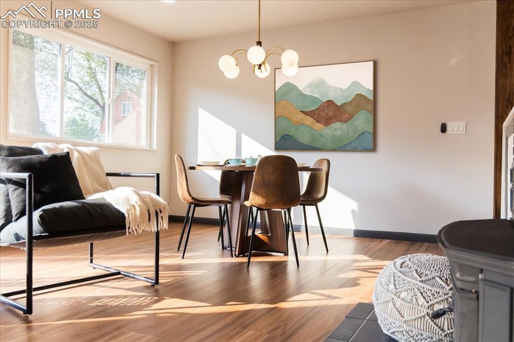 Image 14 of 35: Dining Area