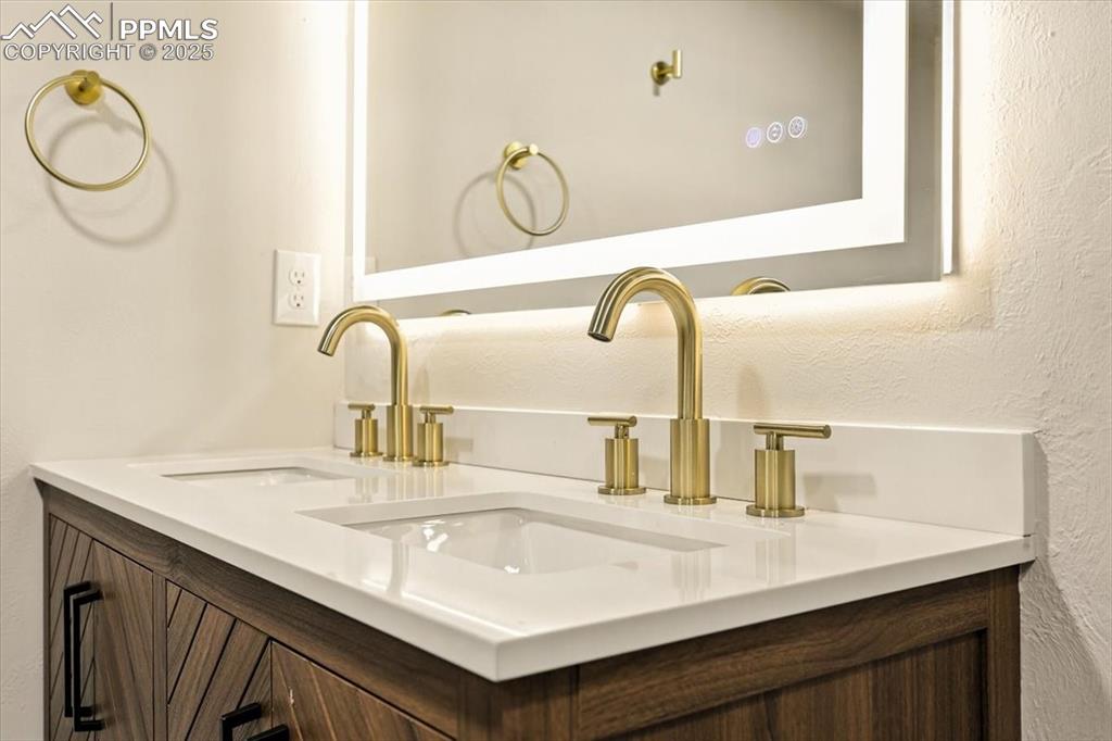 Image 28 of 35: Modern LED touch screen mirror