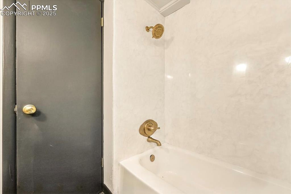Image 33 of 35: Basement Bathroom