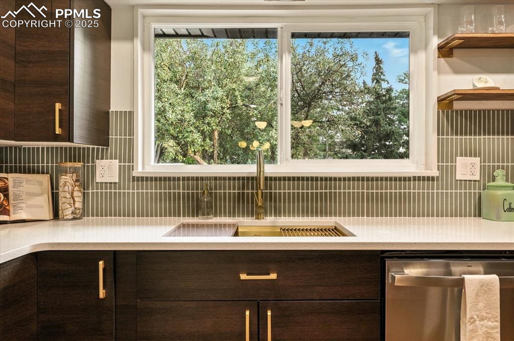Image 9 of 35: Kitchen