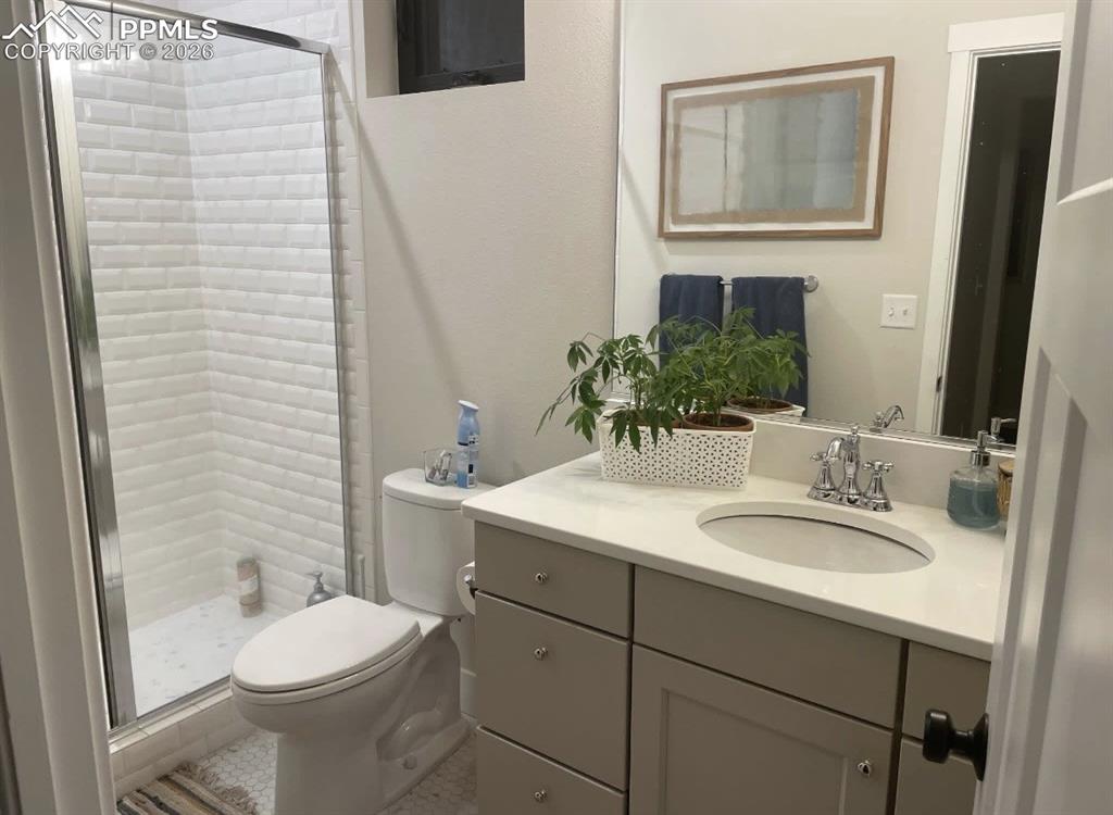 Image 10 of 32: Bathroom