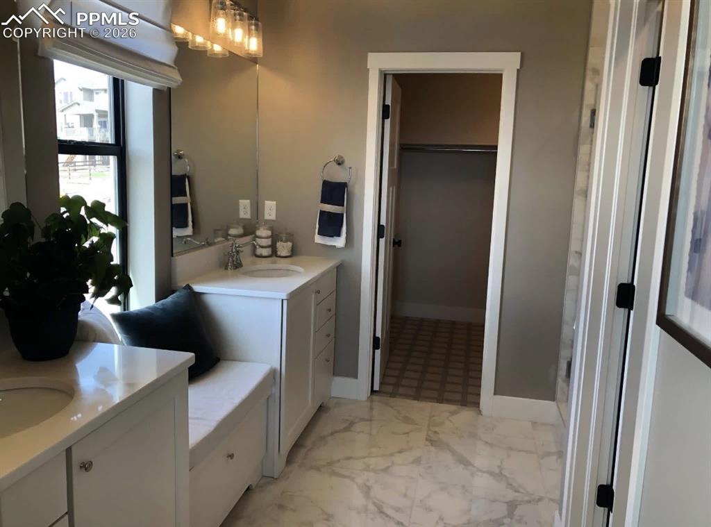 Image 16 of 32: Bathroom