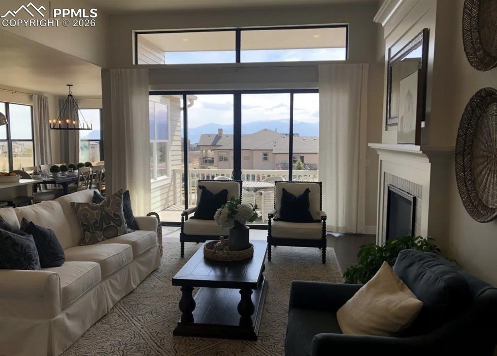 Image 6 of 32: Living Room