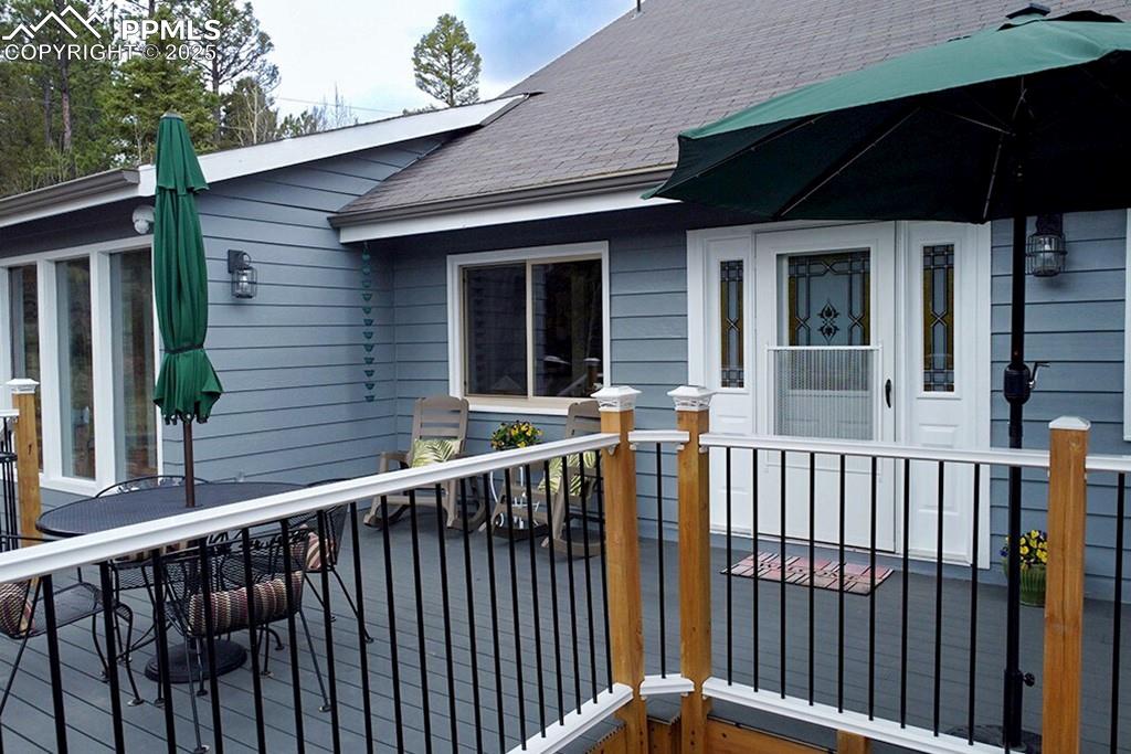 Image 26 of 50: Deck