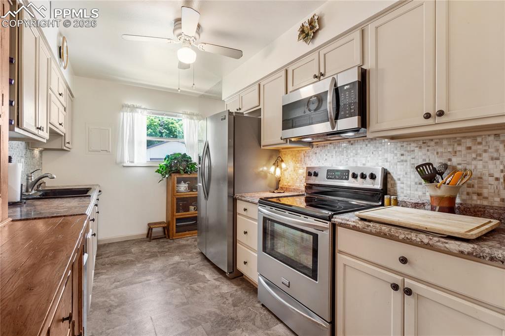 Image 14 of 39: Fridgedaire stainless steel appliances