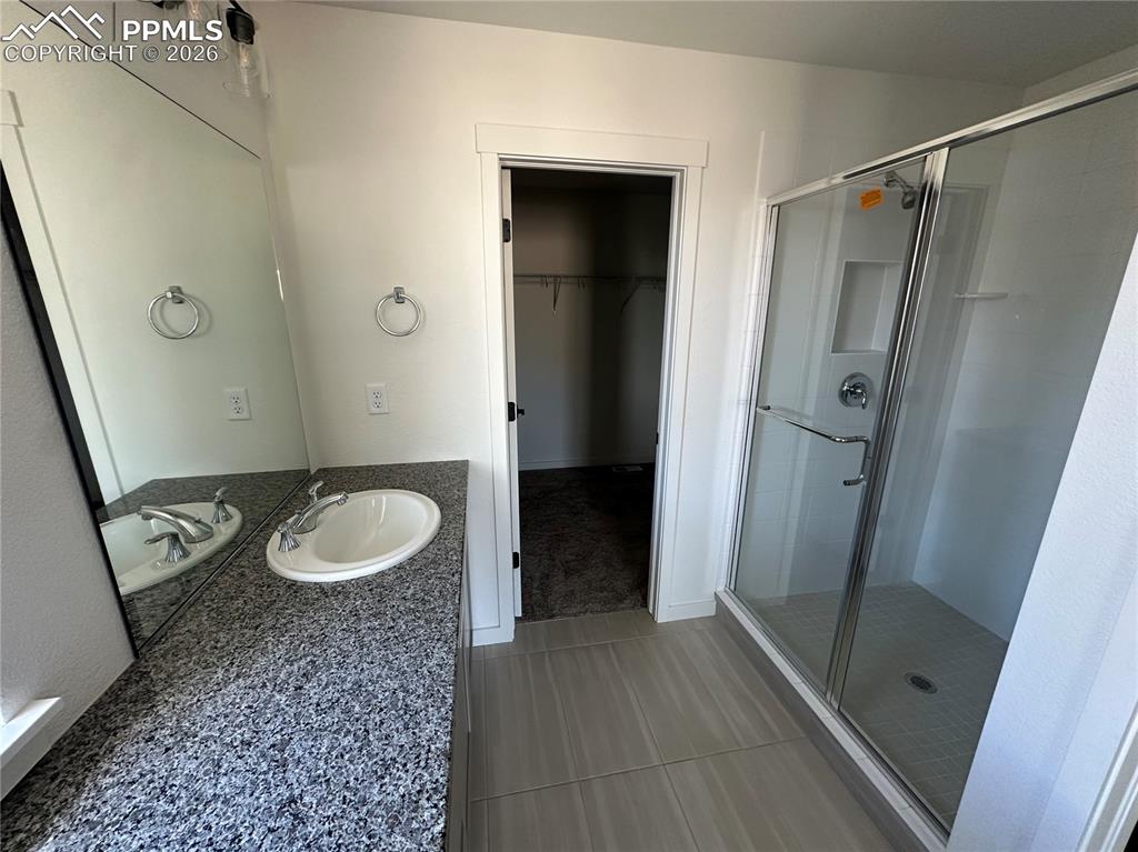 Image 11 of 20: Bathroom