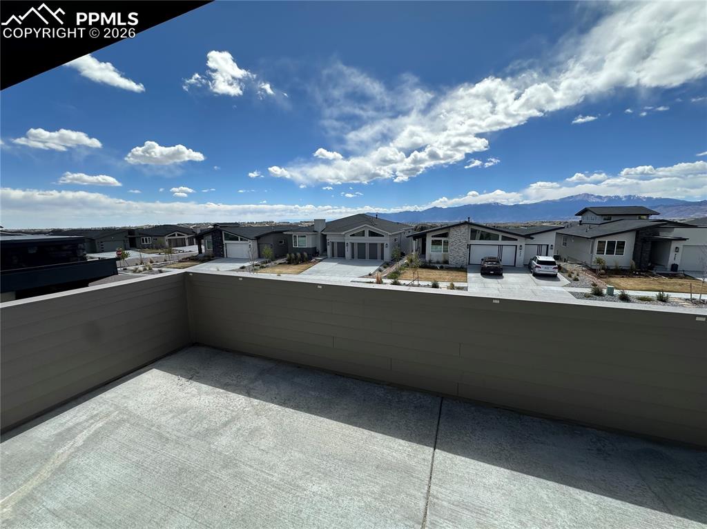 Image 18 of 20: Balcony