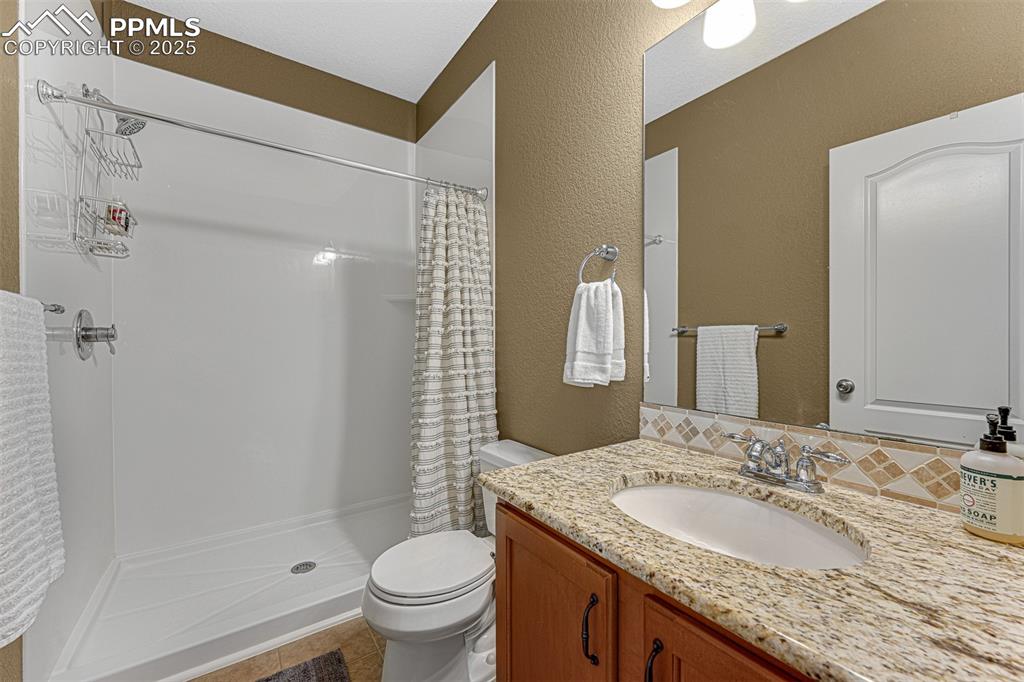 Image 13 of 27: Bathroom