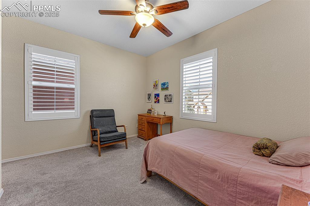 Image 14 of 27: Bedroom