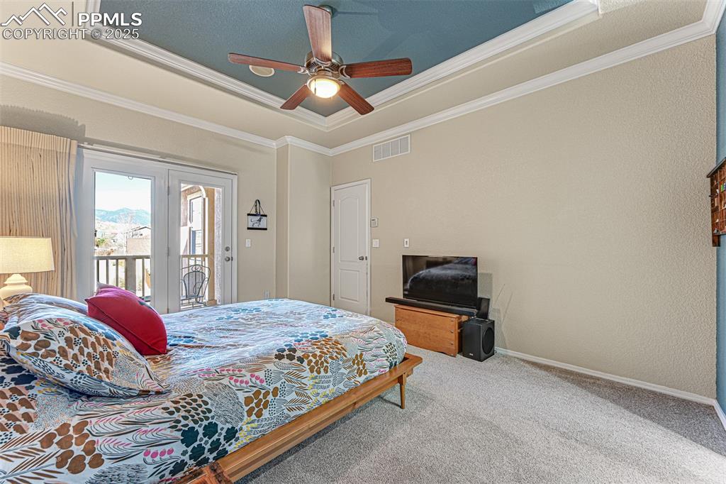 Image 16 of 27: Bedroom