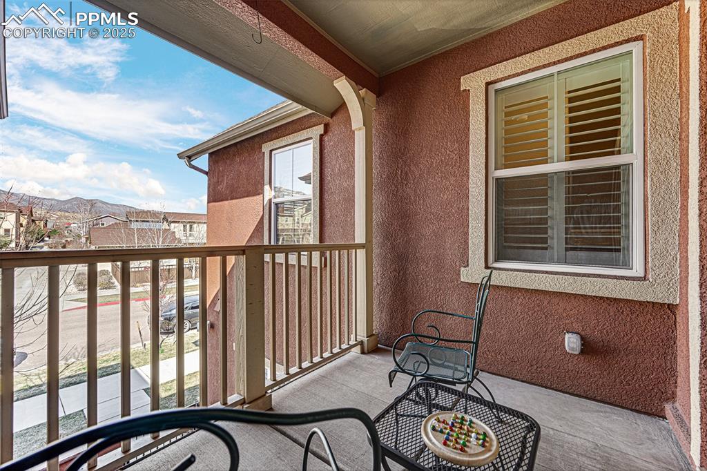 Image 19 of 27: Balcony