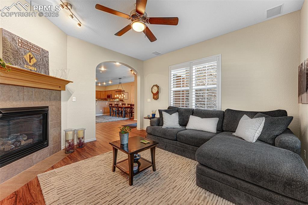 Image 6 of 27: Living Room