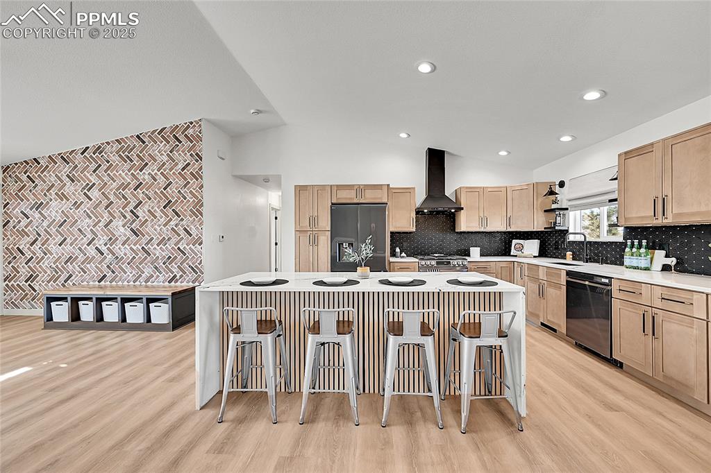 Image 13 of 50: Kitchen