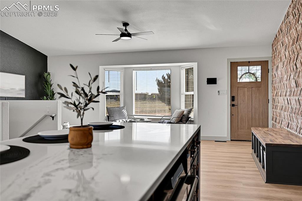 Image 18 of 50: Kitchen