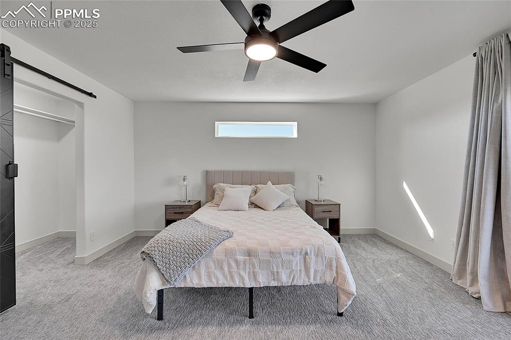 Image 21 of 50: Bedroom