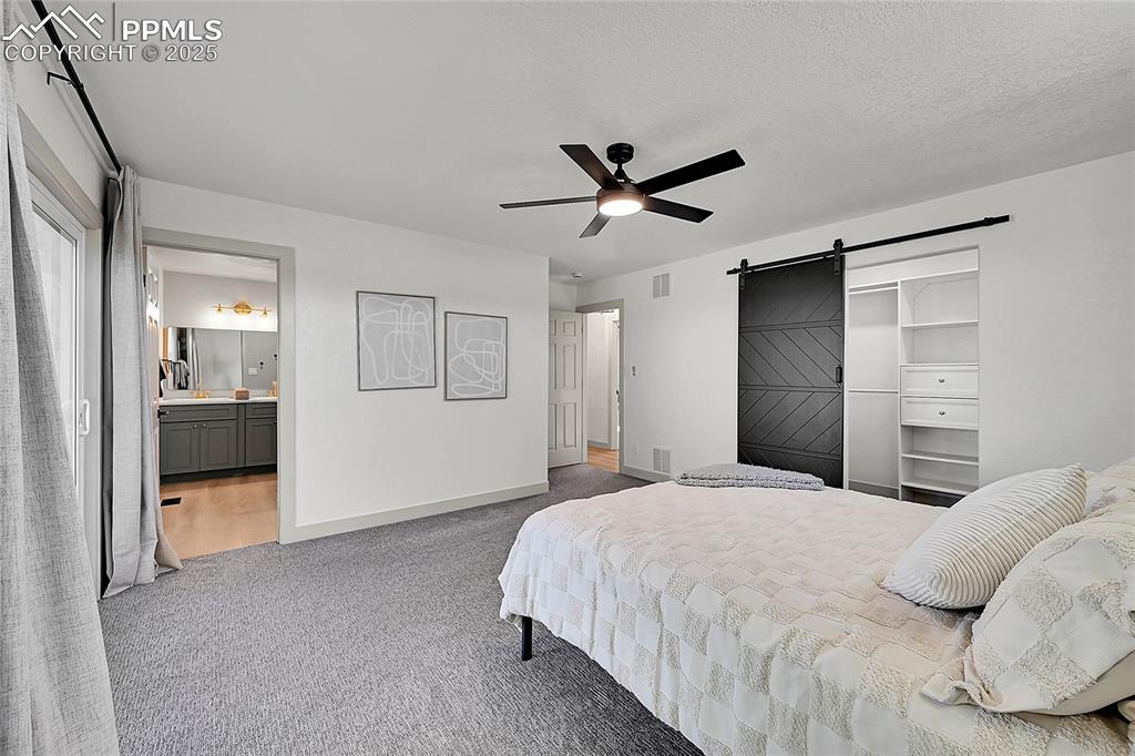 Image 22 of 50: Bedroom