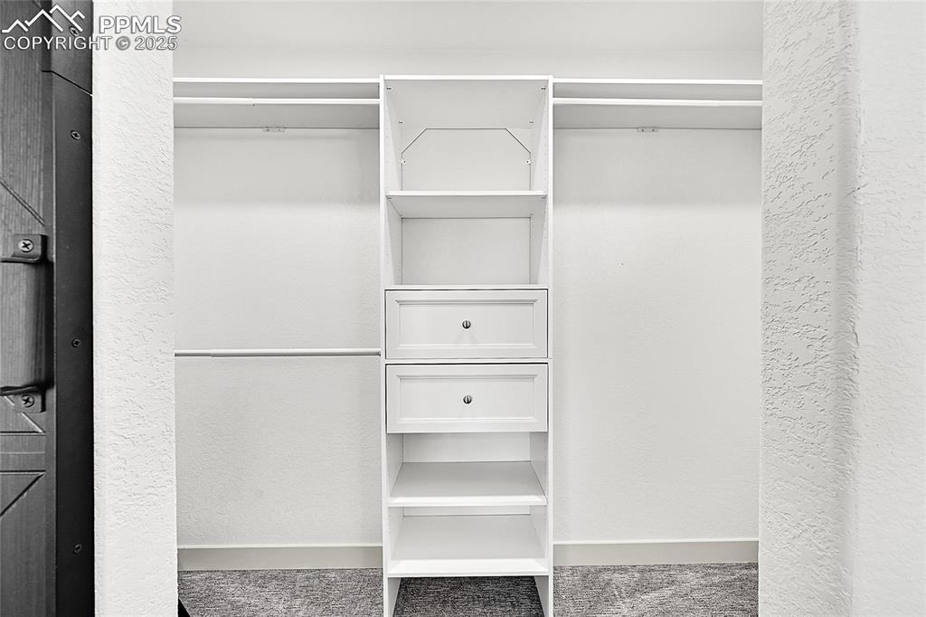 Image 23 of 50: Closet