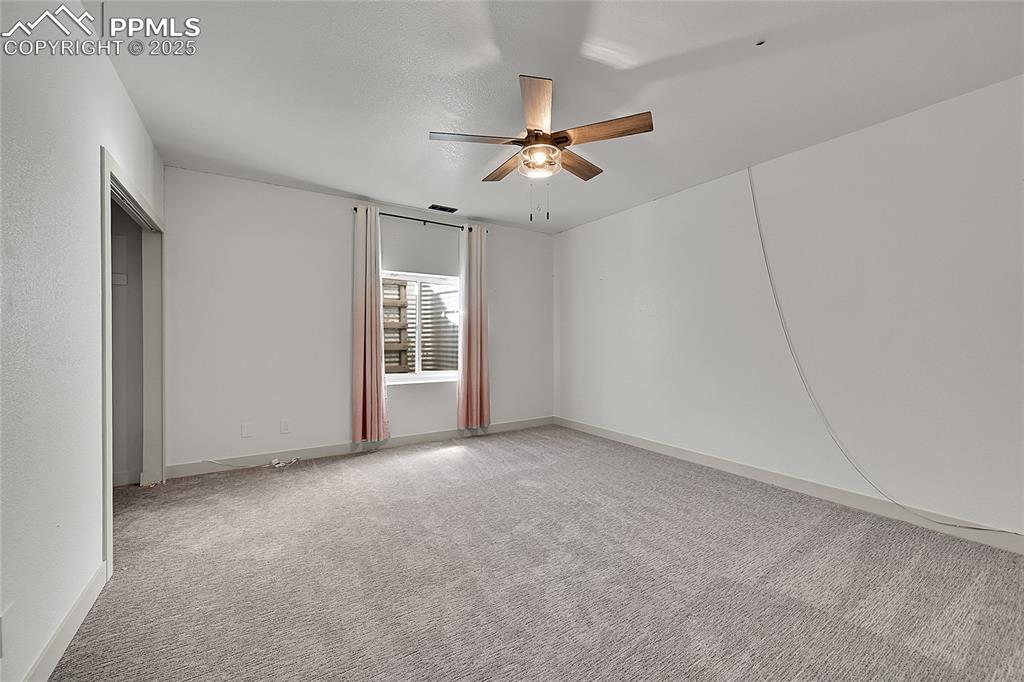 Image 25 of 50: Bedroom