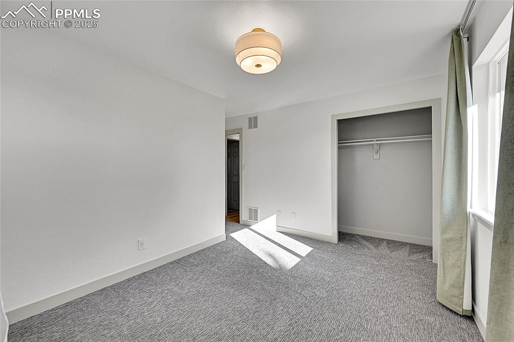 Image 28 of 50: Bedroom