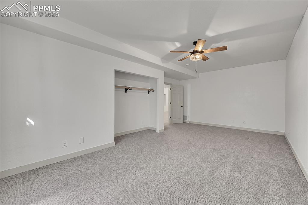 Image 37 of 50: Bedroom