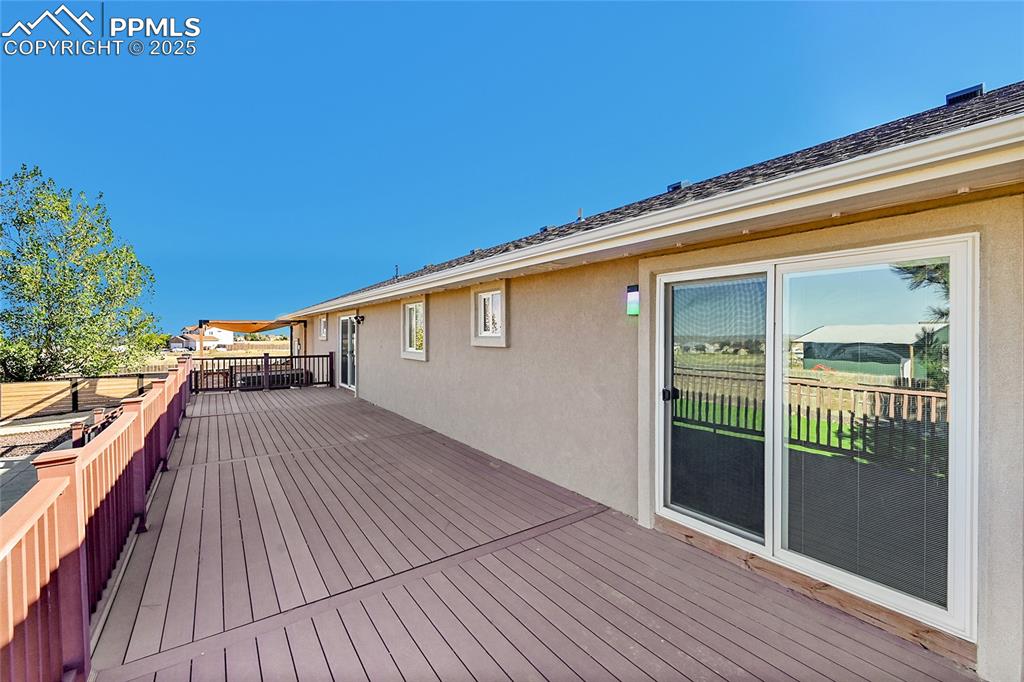 Image 43 of 50: Deck