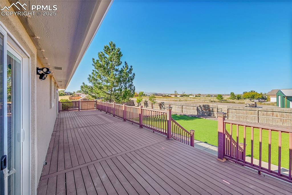 Image 44 of 50: Deck