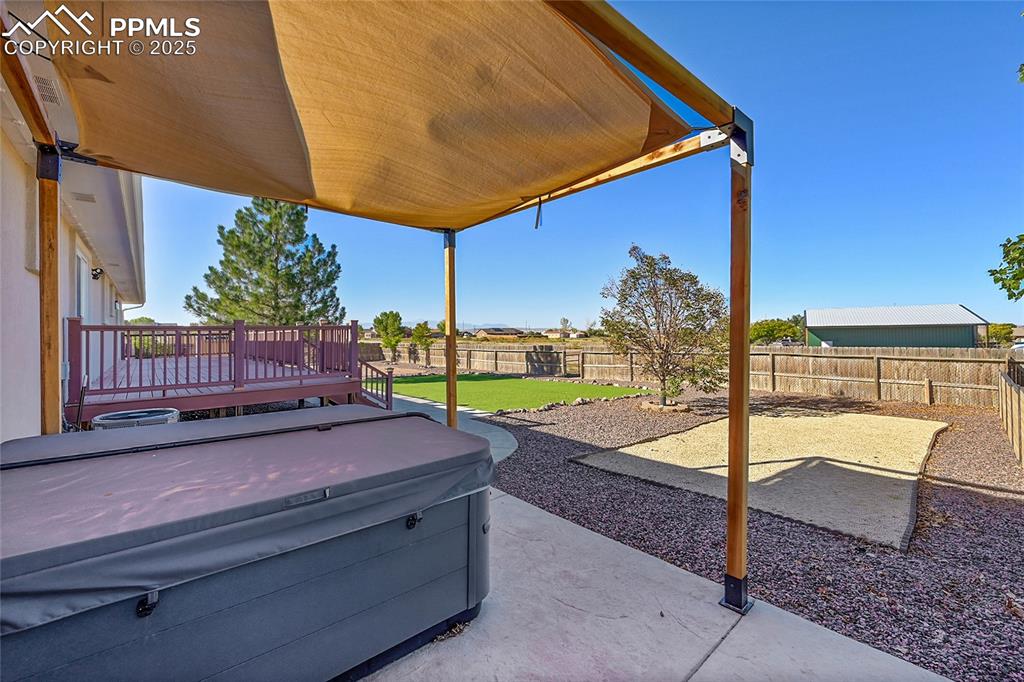 Image 46 of 50: Patio