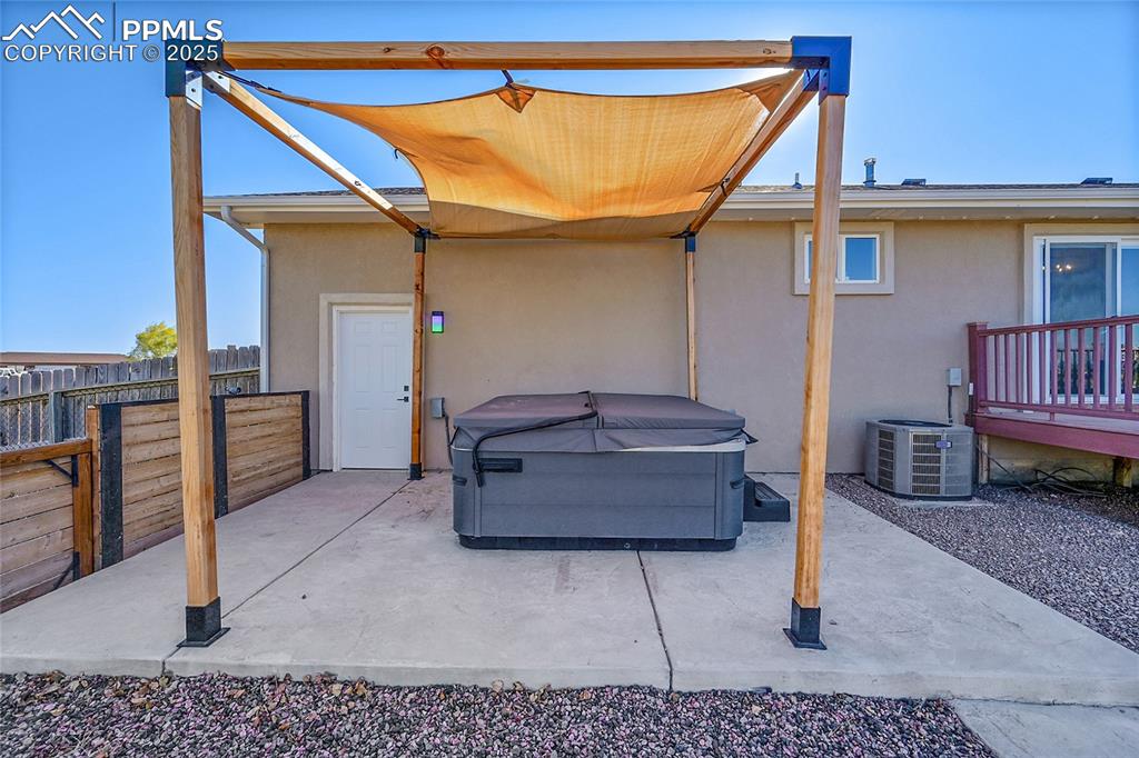 Image 47 of 50: Patio