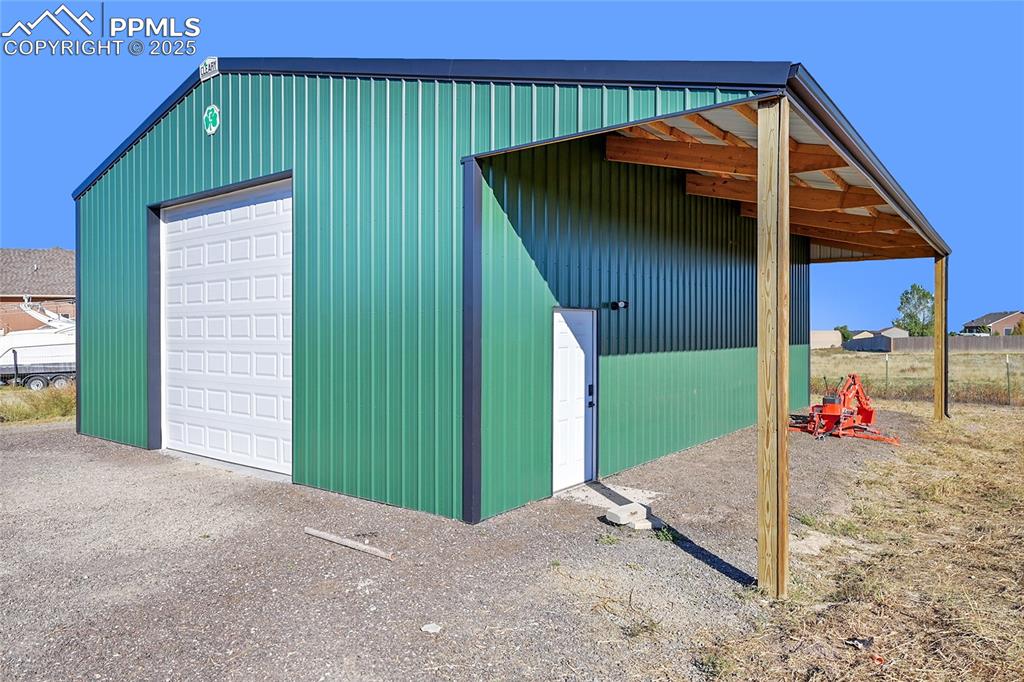 Image 5 of 50: Out Buildings