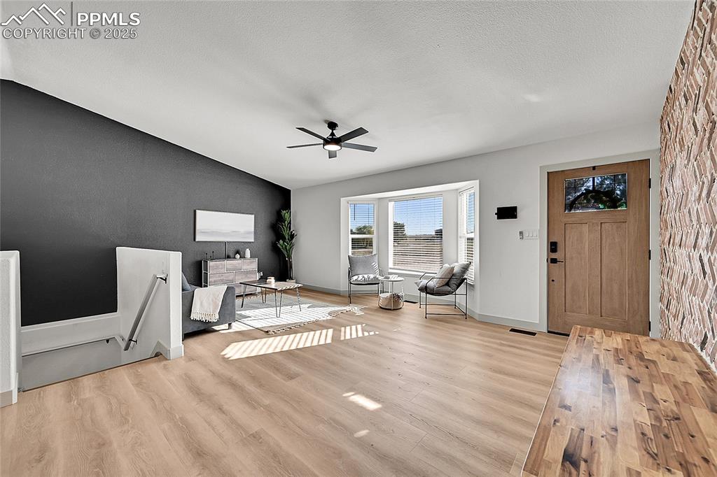 Image 9 of 50: Entry