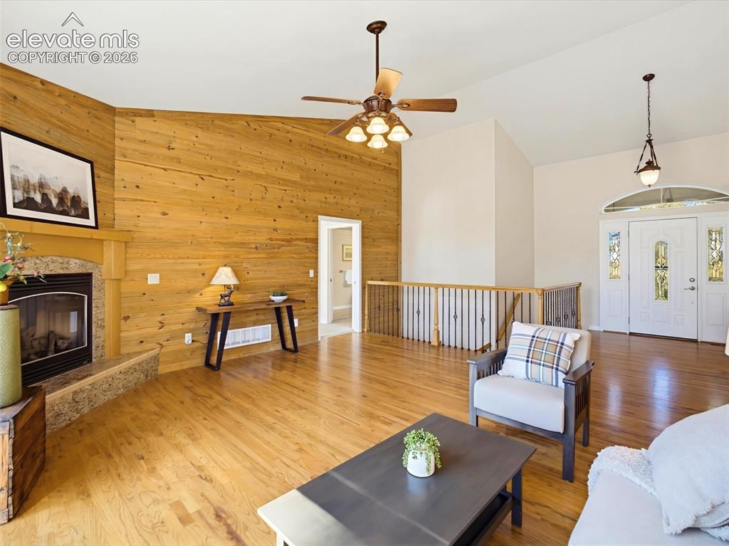 Image 10 of 48: Gas fireplace - 1 of 2