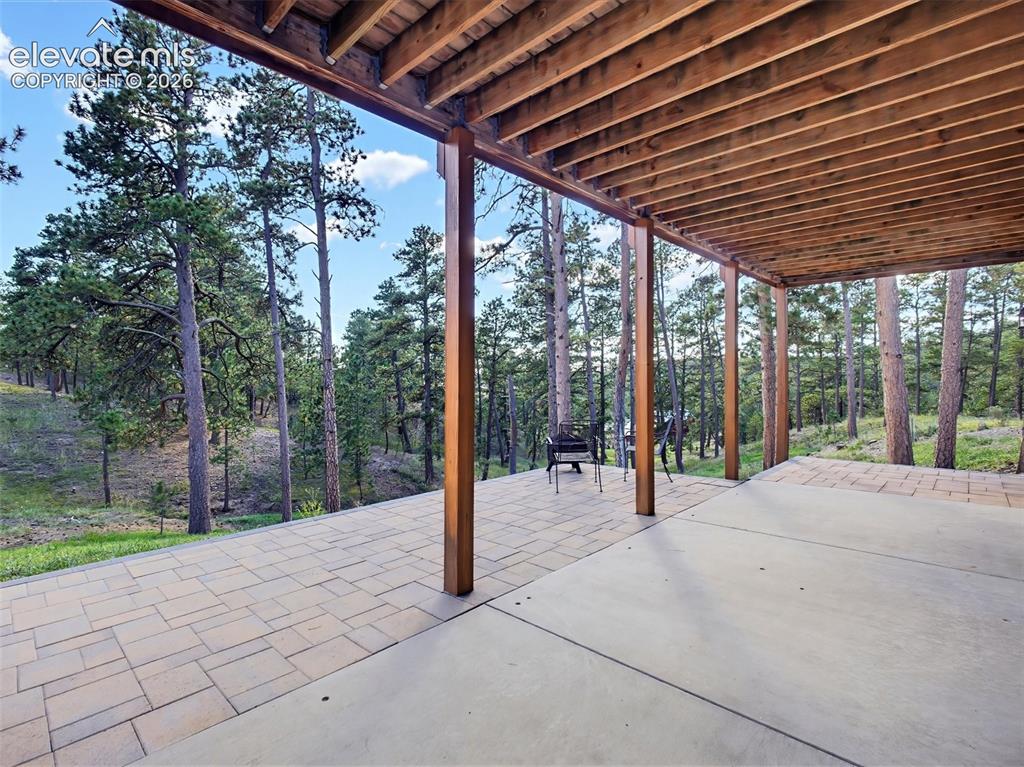 Image 33 of 48: Room for outdoor dining