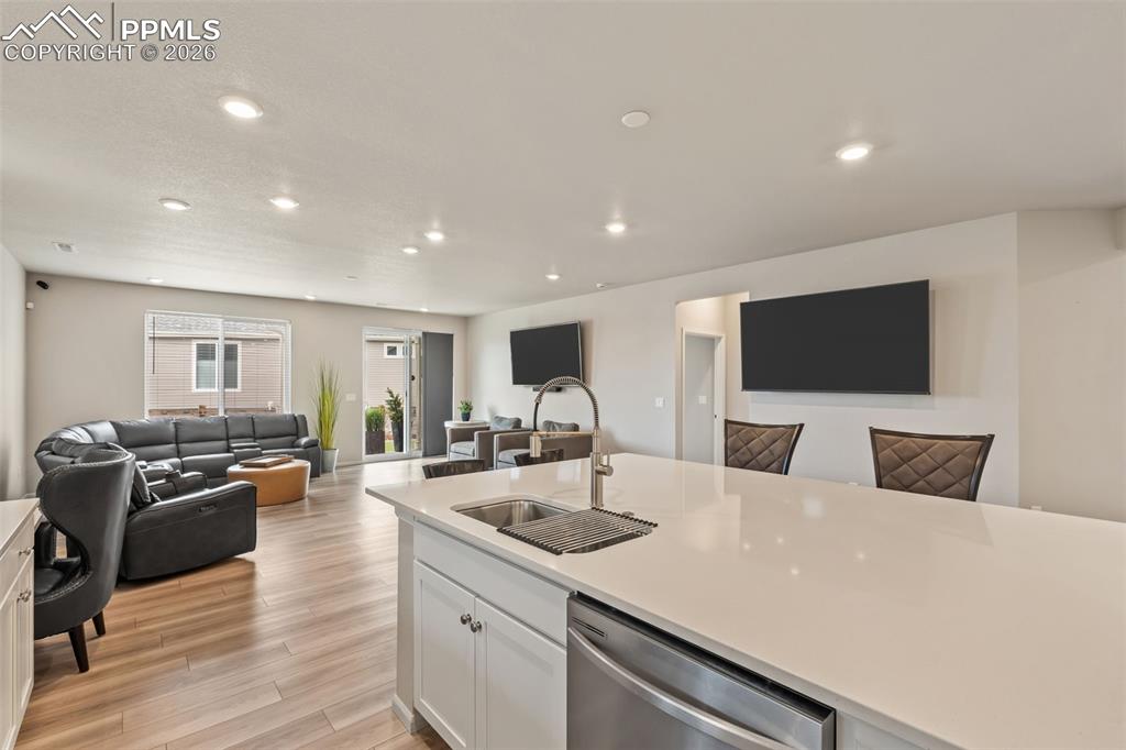 Image 14 of 39: Kitchen