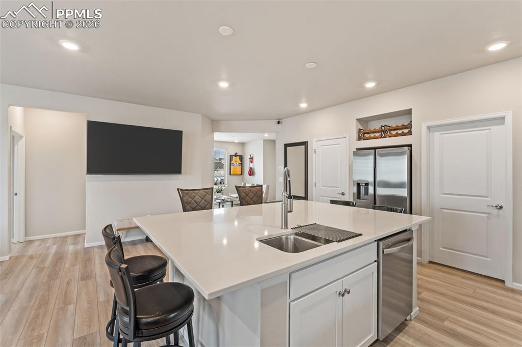 Image 16 of 39: Kitchen