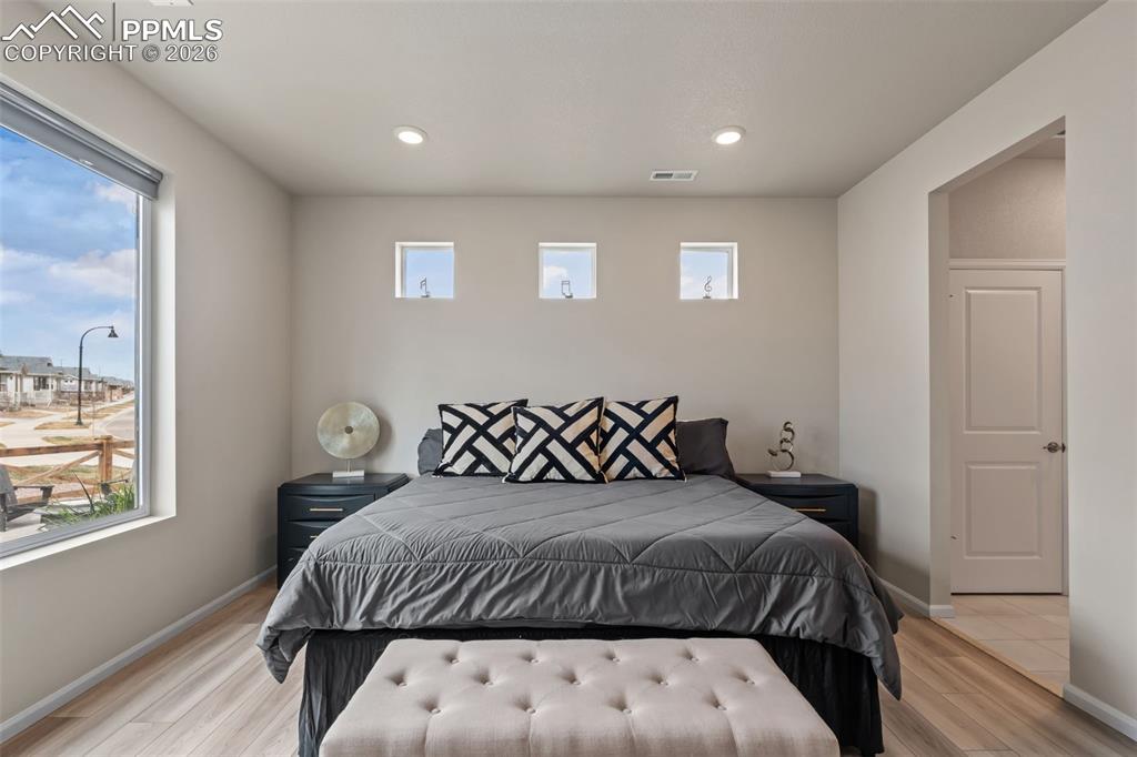 Image 25 of 39: Bedroom