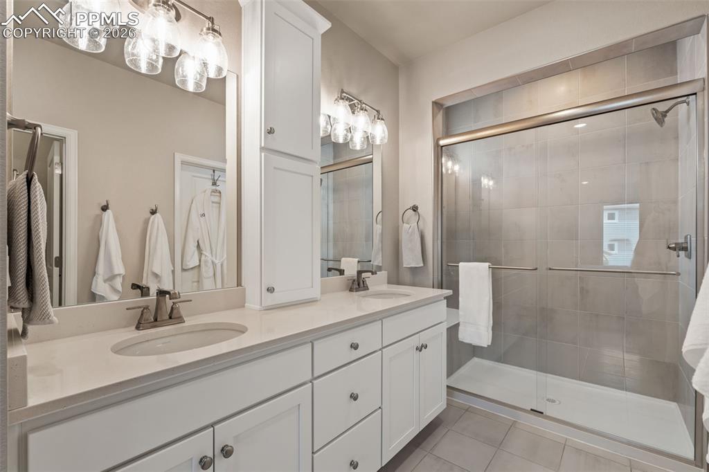 Image 29 of 39: Bathroom