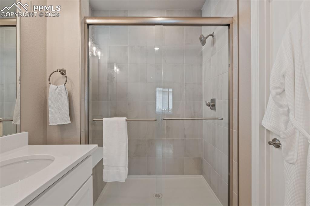 Image 30 of 39: Bathroom