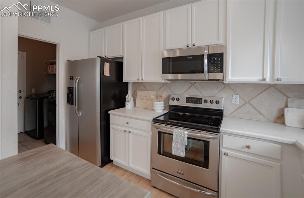 Image 10 of 36: Kitchen