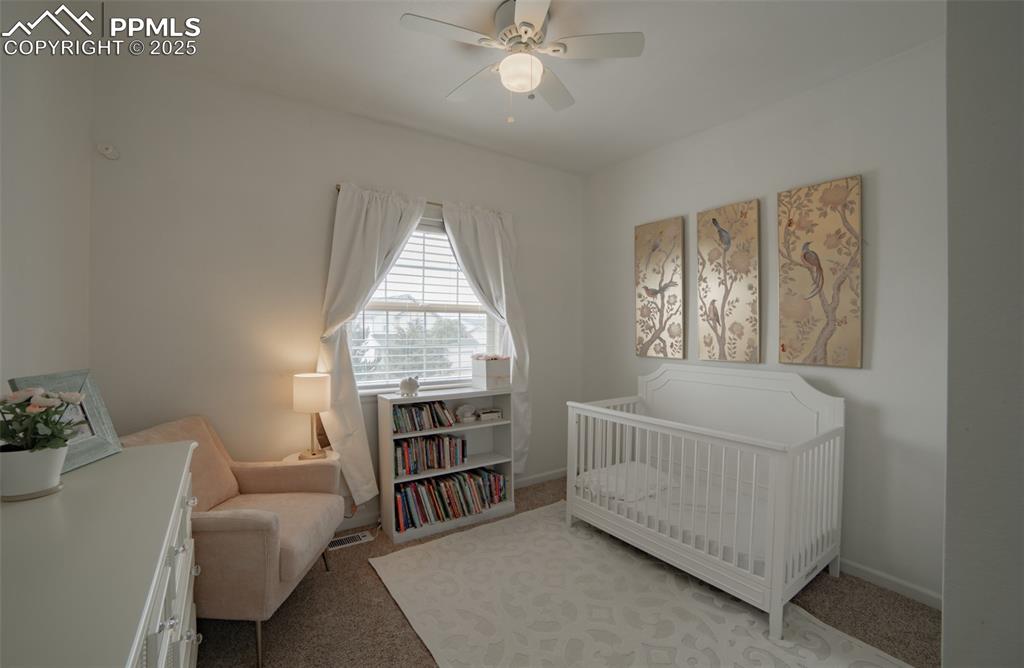 Image 18 of 36: Bedroom