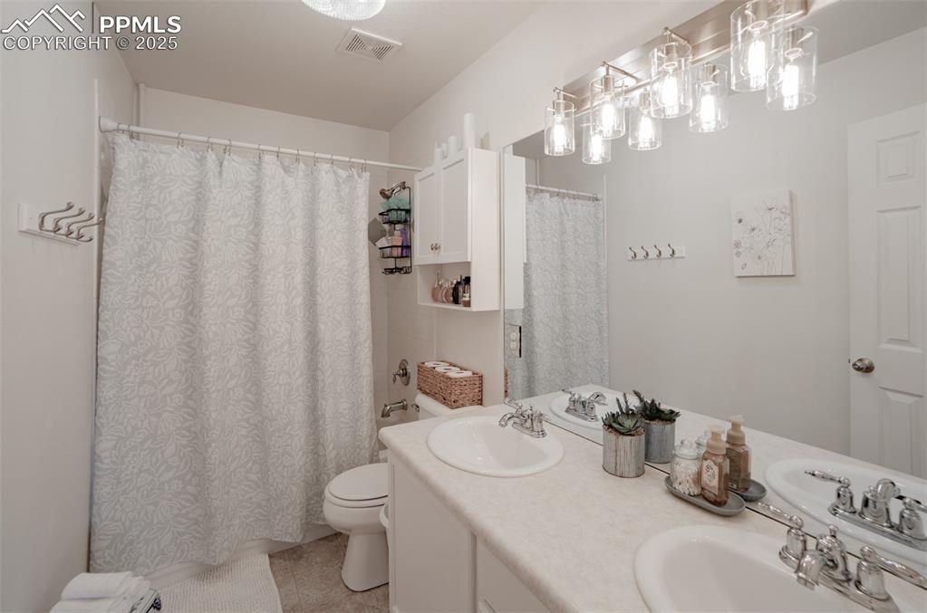 Image 22 of 36: Master Bathroom