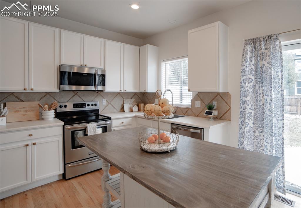 Image 9 of 36: Kitchen