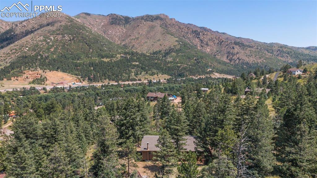 Image 17 of 35: Mountain view