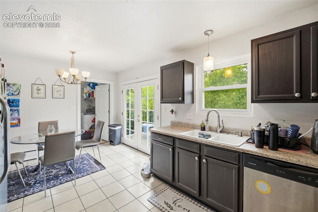 Image 13 of 44: Kitchen