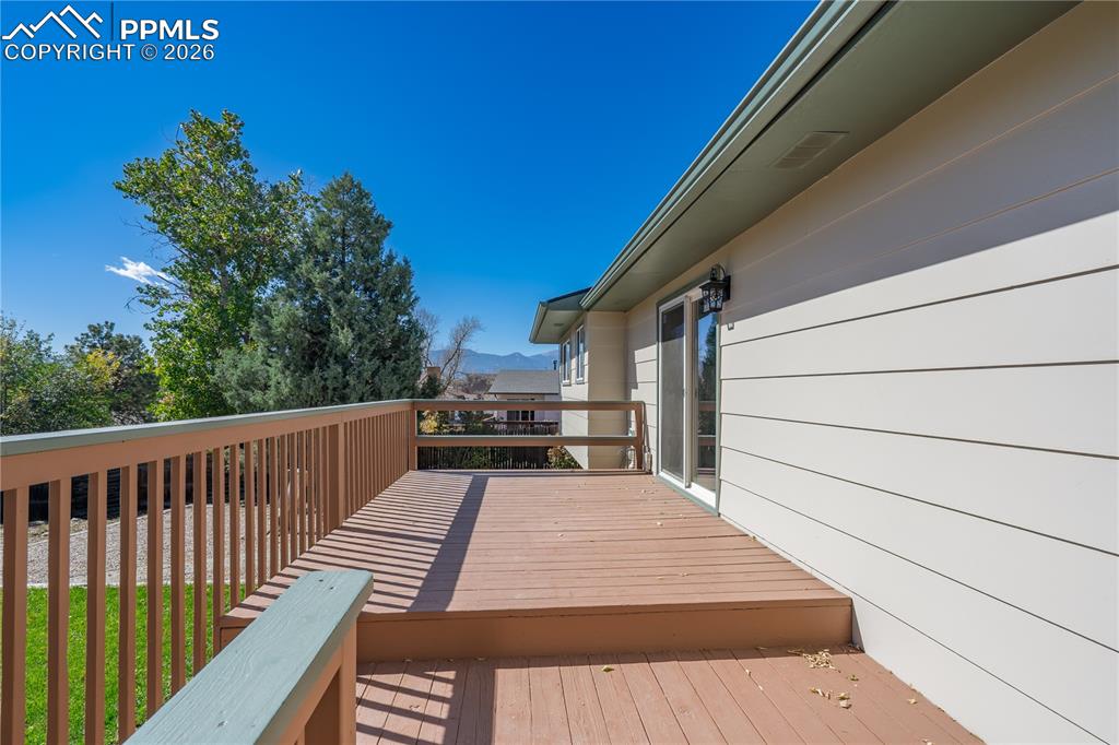 Image 26 of 33: Deck