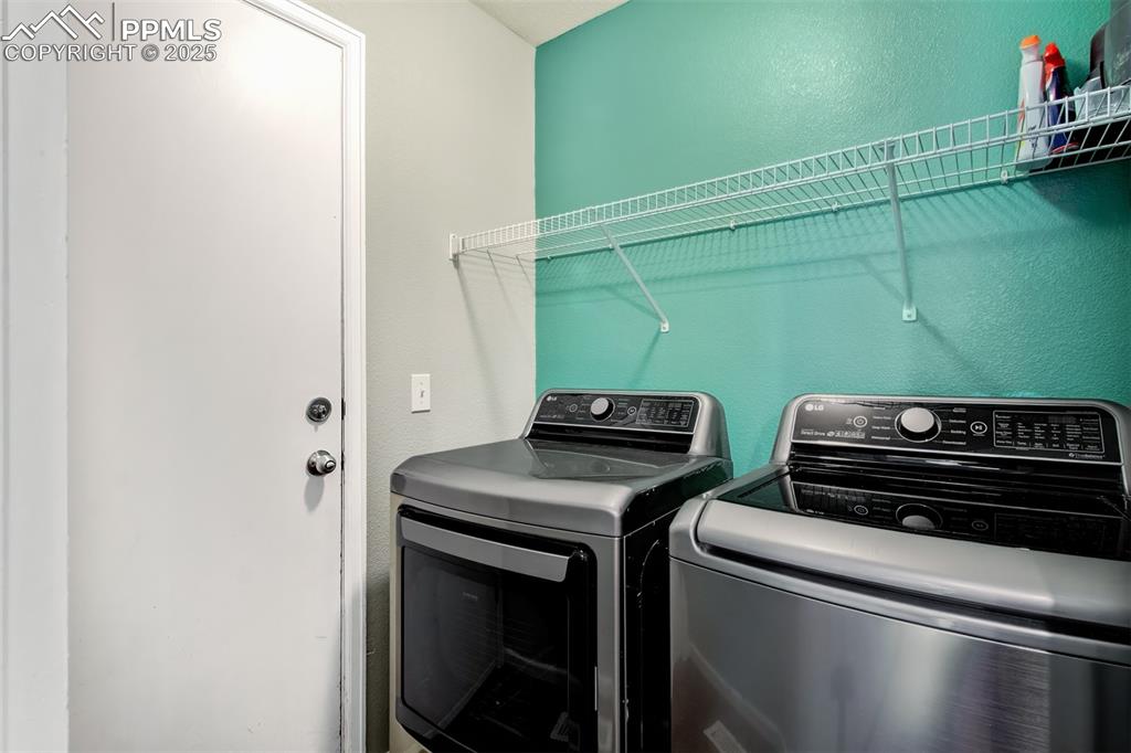 Image 10 of 27: Laundry