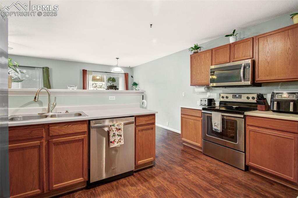 Image 11 of 27: Kitchen