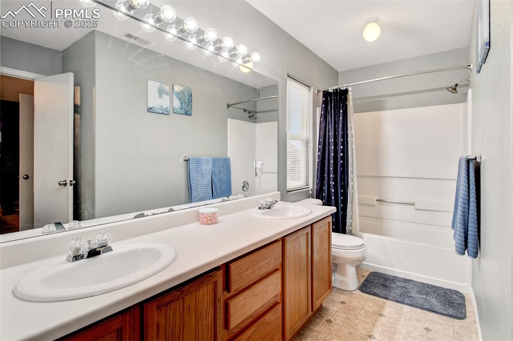 Image 16 of 27: Master Bathroom