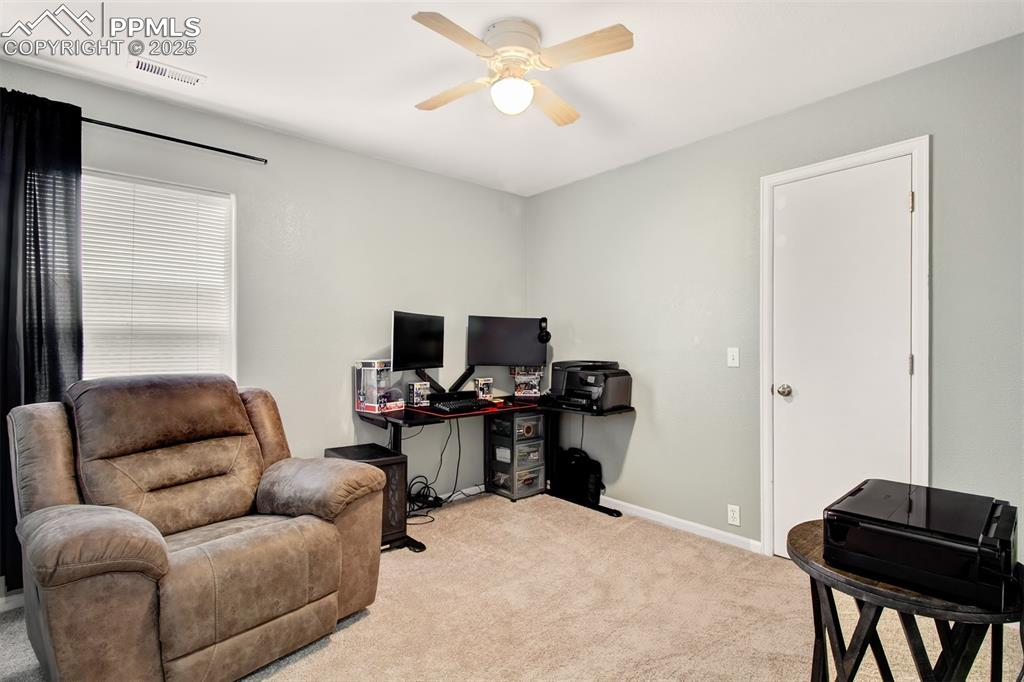 Image 19 of 27: Bedroom