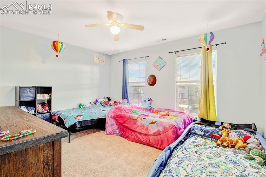 Image 21 of 27: Bedroom