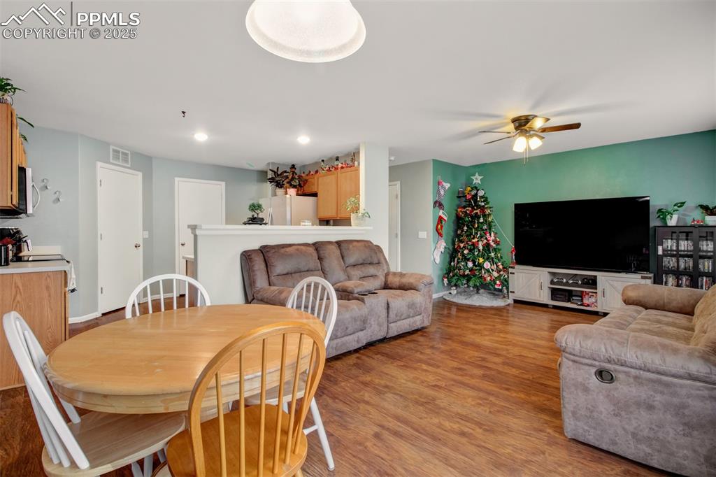 Image 6 of 27: Dining Area